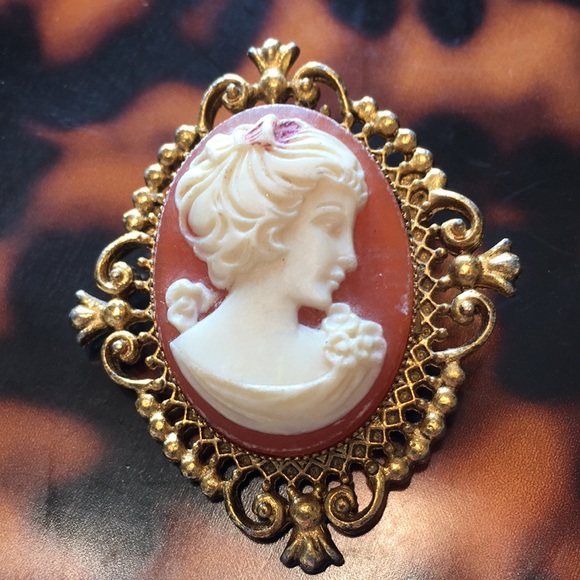 Avon Jewelry - Vintage Victorian brooch w stash